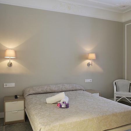 Hostal Medea Barcelona Quarto foto